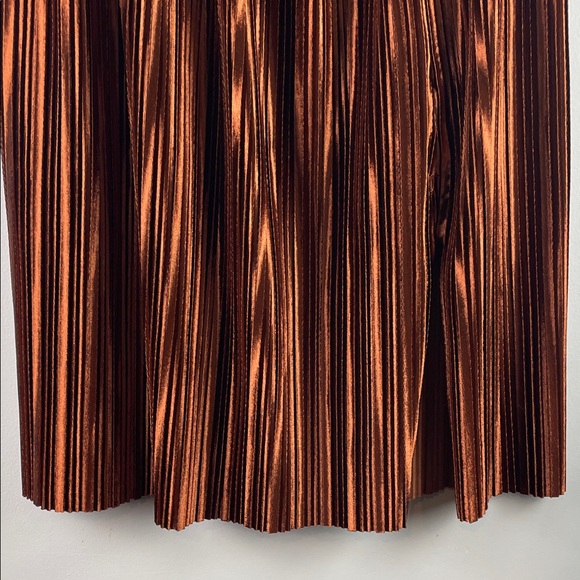 June & Hudson Elegant Copper Pleated Skirt Size M - Picture 3 of 7